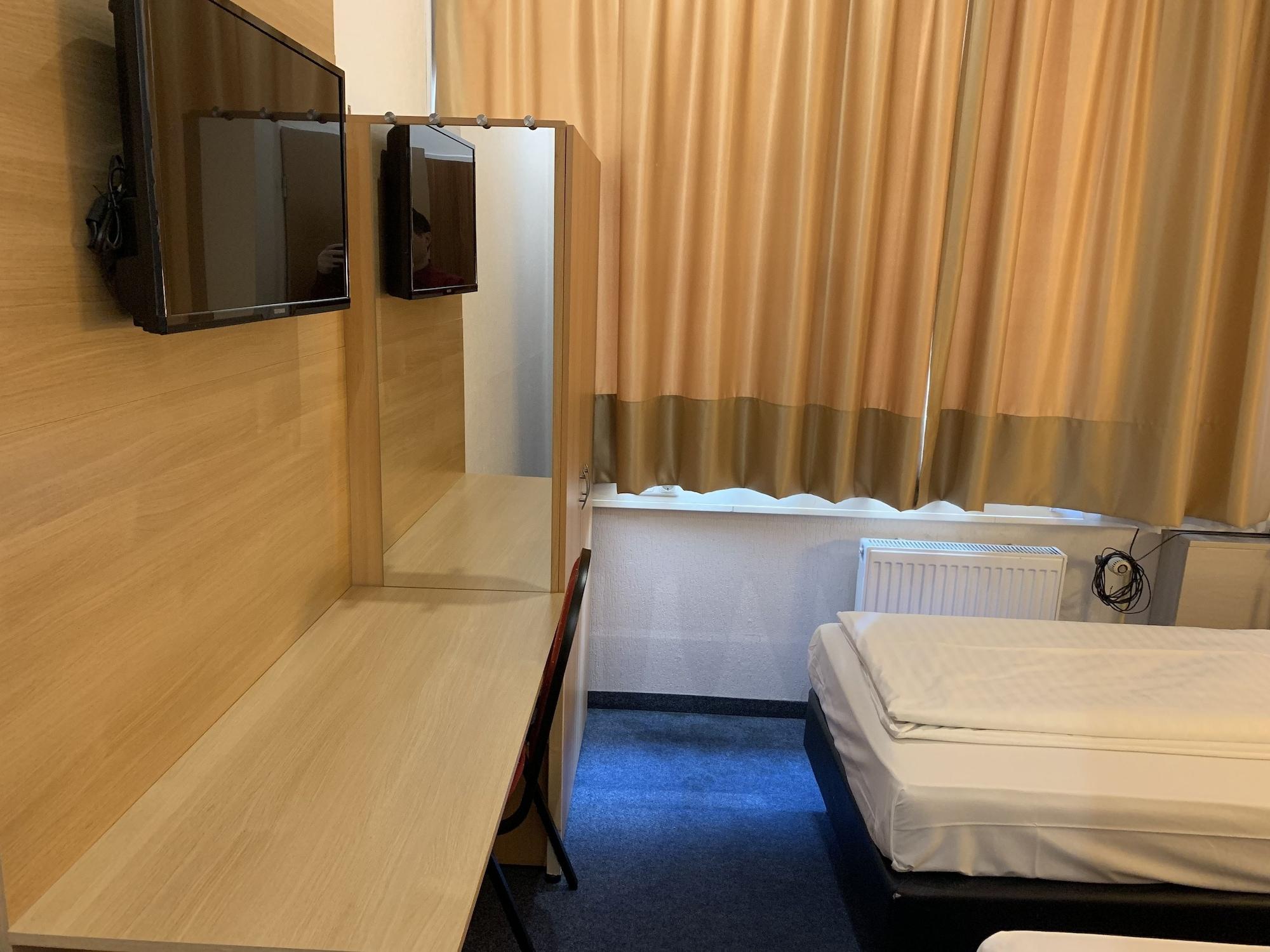 Hotel New Fair Munich Messe Bagian luar foto
